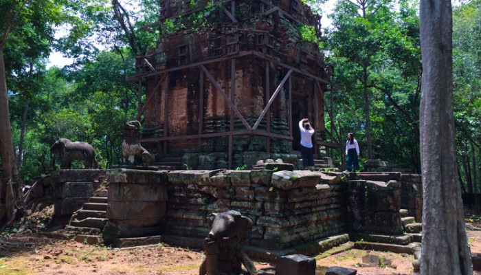 Prasat Domrei (Elephant temple).